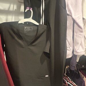 Figs Black Scrub Set